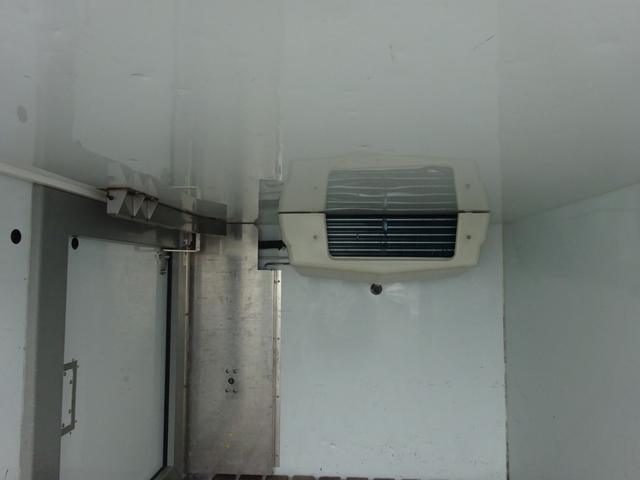 キャリイトラック 　冷蔵冷凍車　－２０度　２ＷＤ　フロアオートマ　エアコン　パワステ　左側ドア　リア観音開き　スノコ（16枚目）