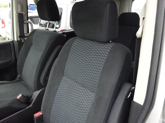 セレナ 　福祉車両　アンシャンテ　助手席電動リフトアップシート　リモコン付き　８人乗り　左側パワースライドドア　オートステップ　スマートキー（9枚目）
