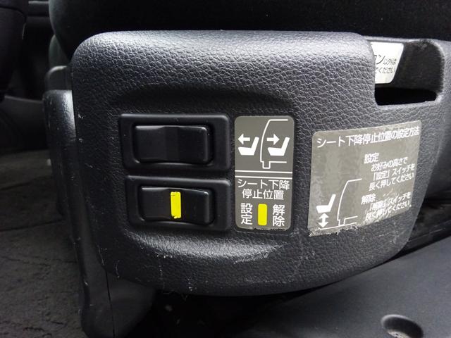 セレナ 　福祉車両　アンシャンテ　助手席電動リフトアップシート　リモコン付き　８人乗り　左側パワースライドドア　オートステップ　スマートキー（10枚目）