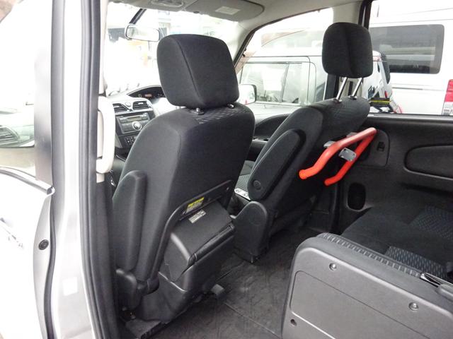 セレナ 　福祉車両　アンシャンテ　助手席電動リフトアップシート　リモコン付き　８人乗り　左側パワースライドドア　オートステップ　スマートキー（17枚目）