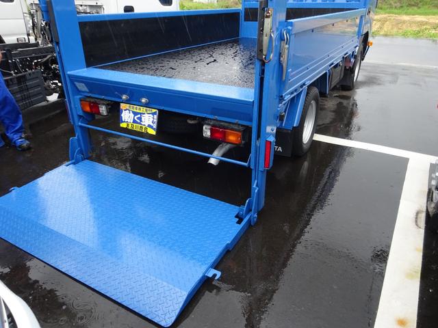 トヨエース 　１．４５ｔ　平ボディー　垂直ゲート６００ｋｇ　５速マニュアル　ＥＴＣ　キーレス　ＡＢＳ　エアバック　エアコン　パワステ　パワーウインドウ（4枚目）