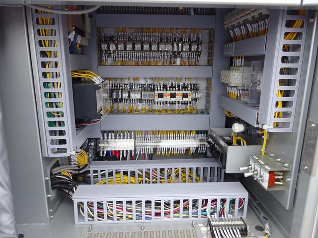 デュトロ 　高圧発電車　５００ＫＶＡ　低騒音形　神鋼造機　公共応急作業車　６速マニュアル　バックカメラ　スピーカー　マイク　２年車検（6枚目）