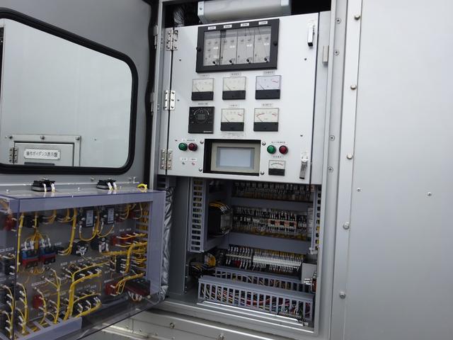 　高圧発電車　５００ＫＶＡ　低騒音形　神鋼造機　公共応急作業車　６速マニュアル　バックカメラ　スピーカー　マイク　２年車検(35枚目)