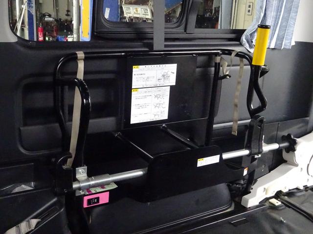 トヨタ ハイエースバン 福祉車両 Bタイプ リアリフト付き 車