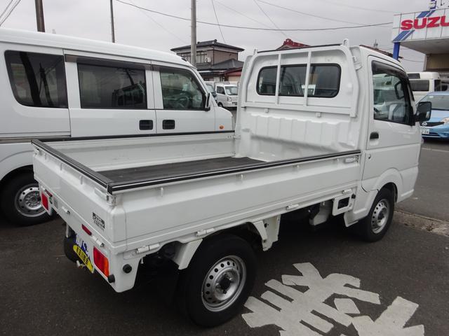 キャリイトラック ＫＣエアコン・パワステ　４ＷＤ　５速マニュアル　エアコン　パワステ　ドアバイザー　運転席助手席エアバック　ＡＭＦＭラジオ　荷台ゴムマット（3枚目）