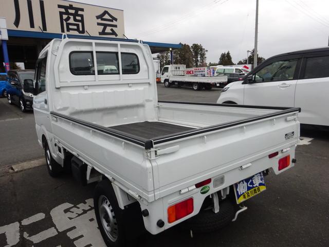 キャリイトラック ＫＣエアコン・パワステ　４ＷＤ　５速マニュアル　エアコン　パワステ　ドアバイザー　運転席助手席エアバック　ＡＭＦＭラジオ　荷台ゴムマット（11枚目）