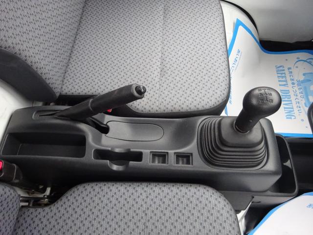 キャリイトラック ＫＣエアコン・パワステ　４ＷＤ　５速マニュアル　エアコン　パワステ　ドアバイザー　運転席助手席エアバック　ＡＭＦＭラジオ　荷台ゴムマット（31枚目）