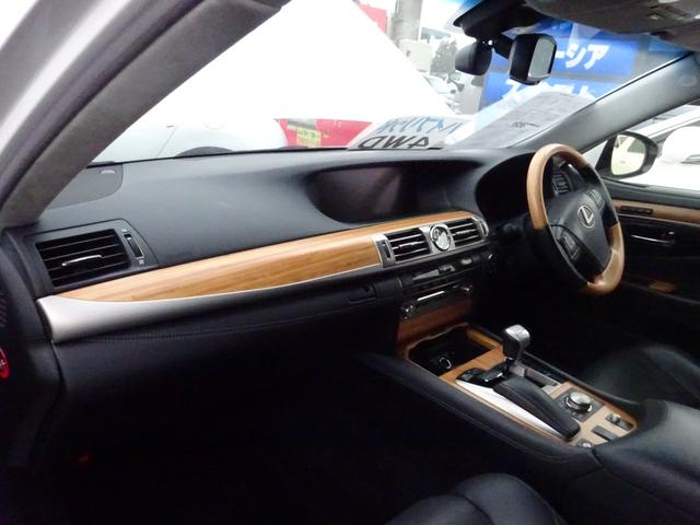 ＬＳ ＬＳ６００ｈ　バージョンＣ　Ｉパッケージ　４ＷＤ　モデリスタエアロ　モデリスタマフラー　衝突被害軽減ブレーキシステム　ナビＴＶ　バックカメラ　ＥＴＣ　レザーシート　シートヒーター　ステアリングヒーター　クリアランスソナー　アルミホイール（16枚目）