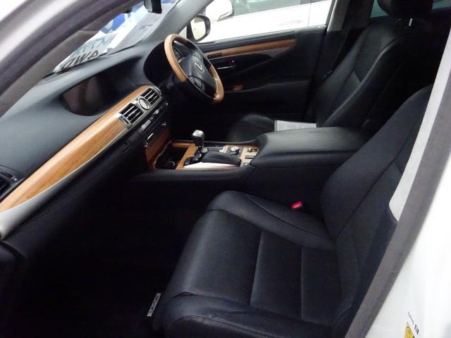 ＬＳ ＬＳ６００ｈ　バージョンＣ　Ｉパッケージ　４ＷＤ　モデリスタエアロ　モデリスタマフラー　衝突被害軽減ブレーキシステム　ナビＴＶ　バックカメラ　ＥＴＣ　レザーシート　シートヒーター　ステアリングヒーター　クリアランスソナー　アルミホイール（17枚目）