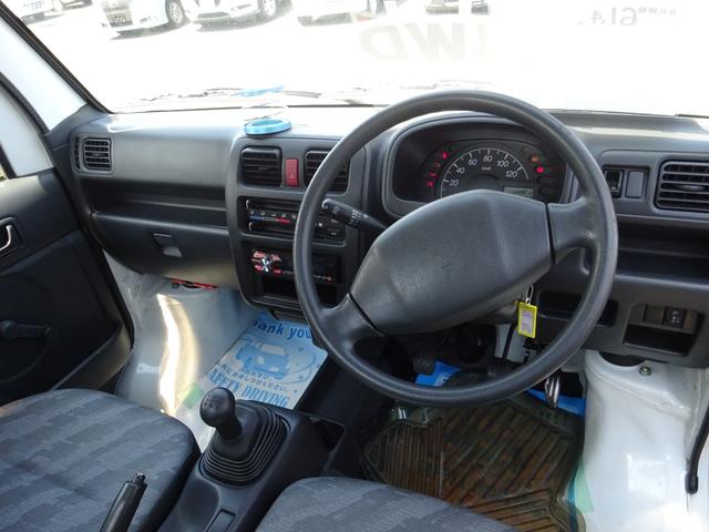 キャリイトラック ＫＣ　４ＷＤ　５速マニュアル　エアコン　パワステ　荷台ゴムマット　ＣＤプレーヤー（5枚目）