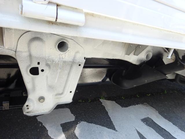 キャリイトラック ＫＣ　４ＷＤ　５速マニュアル　エアコン　パワステ　荷台ゴムマット　ＣＤプレーヤー（12枚目）