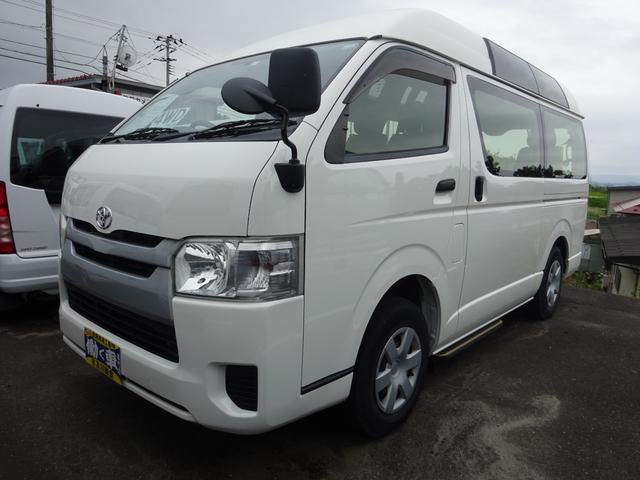 レジアスエースバン 　福祉車両　４ＷＤ　Ｂタイプ　４型モデル　リアリフト付き　車イス２台固定　１０人乗り　左側パワースライドドア　サイドルーフウインドウ　オートステップ　寒冷地仕様２バッテリー　キーレス　ディーゼルターボ（3枚目）