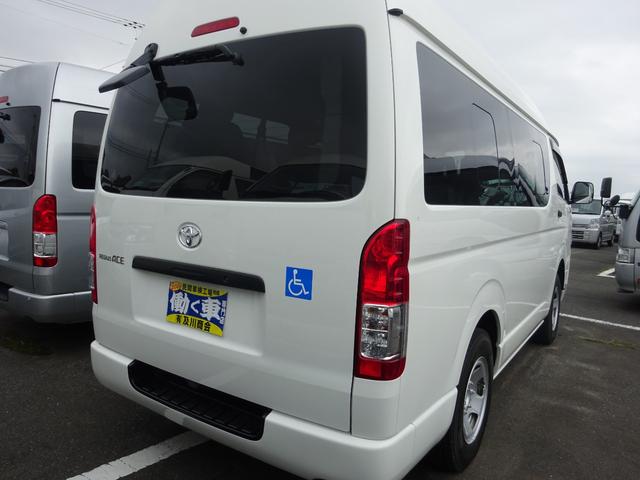 レジアスエースバン 　福祉車両　４ＷＤ　１０人乗り　４型モデル　Ｆタイプ　リアリフト付き　車イス２台固定　オートステップ　２バッテリー　ディーゼルターボ　キーレス（10枚目）