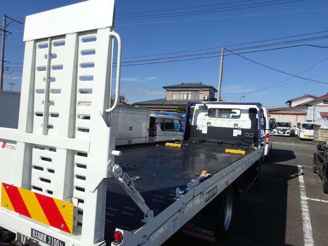キャンター 　セルフローダー　積載車　３．１ｔ　オートマ　極東フラトップゼロ　リモコン付き　ナビＴＶ　Ｂｌｕｅｔｏｏｔｈ　バックカメラ　キーレス　電動格納ミラー　衝突被害軽減ブレーキシステム（14枚目）