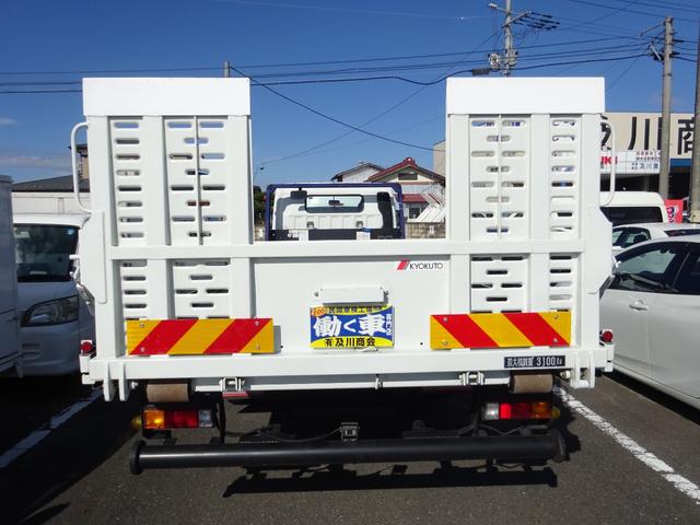 キャンター 　セルフローダー　積載車　３．１ｔ　オートマ　極東フラトップゼロ　リモコン付き　ナビＴＶ　Ｂｌｕｅｔｏｏｔｈ　バックカメラ　キーレス　電動格納ミラー　衝突被害軽減ブレーキシステム（16枚目）