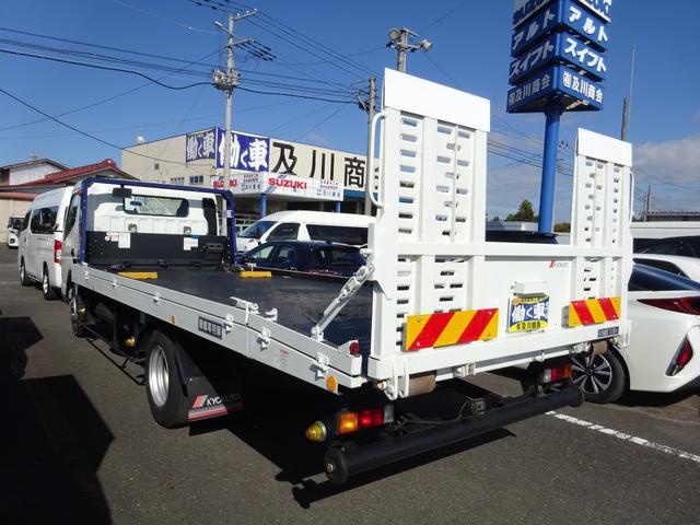 キャンター 　セルフローダー　積載車　３．１ｔ　オートマ　極東フラトップゼロ　リモコン付き　ナビＴＶ　Ｂｌｕｅｔｏｏｔｈ　バックカメラ　キーレス　電動格納ミラー　衝突被害軽減ブレーキシステム（18枚目）
