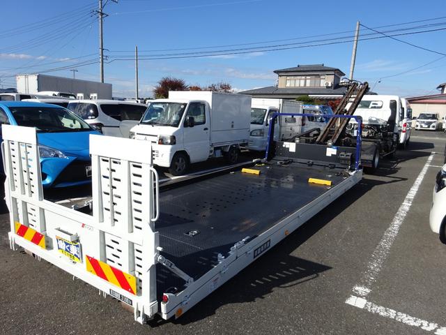 キャンター 　セルフローダー　積載車　３．１ｔ　オートマ　極東フラトップゼロ　リモコン付き　ナビＴＶ　Ｂｌｕｅｔｏｏｔｈ　バックカメラ　キーレス　電動格納ミラー　衝突被害軽減ブレーキシステム（19枚目）