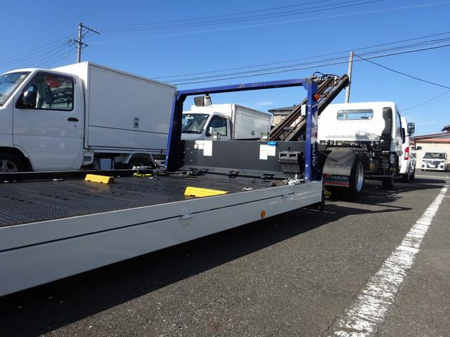 キャンター 　セルフローダー　積載車　３．１ｔ　オートマ　極東フラトップゼロ　リモコン付き　ナビＴＶ　Ｂｌｕｅｔｏｏｔｈ　バックカメラ　キーレス　電動格納ミラー　衝突被害軽減ブレーキシステム（21枚目）
