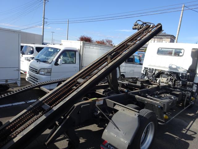 キャンター 　セルフローダー　積載車　３．１ｔ　オートマ　極東フラトップゼロ　リモコン付き　ナビＴＶ　Ｂｌｕｅｔｏｏｔｈ　バックカメラ　キーレス　電動格納ミラー　衝突被害軽減ブレーキシステム（22枚目）