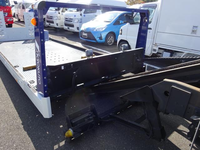 キャンター 　セルフローダー　積載車　３．１ｔ　オートマ　極東フラトップゼロ　リモコン付き　ナビＴＶ　Ｂｌｕｅｔｏｏｔｈ　バックカメラ　キーレス　電動格納ミラー　衝突被害軽減ブレーキシステム（27枚目）