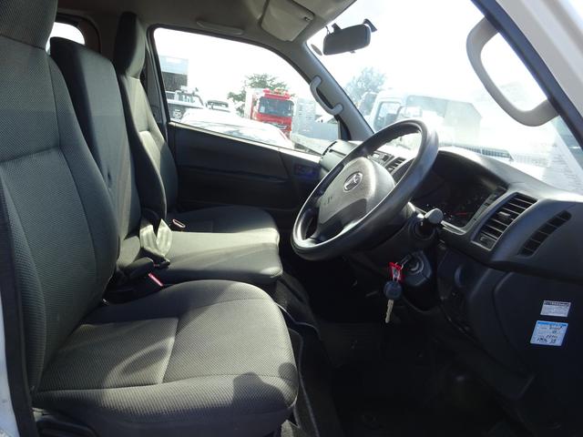 ハイエースバン 福祉車両 4WD ターボ リアリフト付き 車イス2台固定 8人乗り+2台 ストレッチャー固定装置 純正酸素ボンベ固定装置 点滴フック 寒冷地仕様2バッテリー 電動ステップ ドライブレコーダー(42枚目)