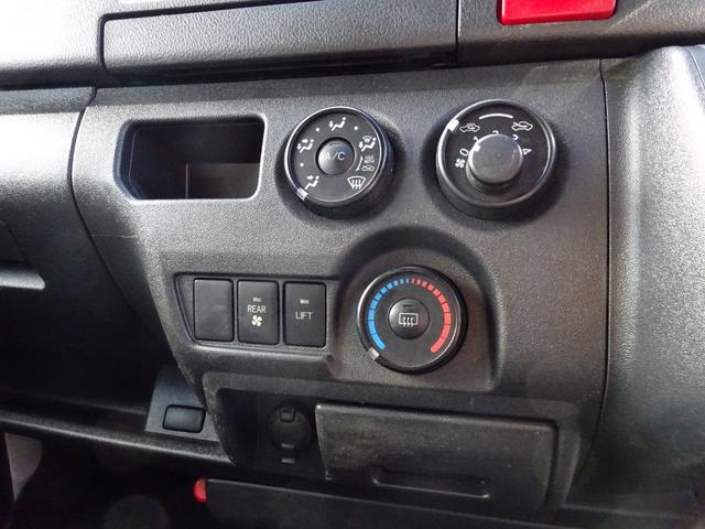 ハイエースバン 福祉車両 4WD ターボ リアリフト付き 車イス2台固定 8人乗り+2台 ストレッチャー固定装置 純正酸素ボンベ固定装置 点滴フック 寒冷地仕様2バッテリー 電動ステップ ドライブレコーダー(53枚目)