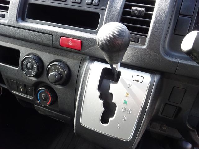 ハイエースバン 福祉車両 4WD ターボ リアリフト付き 車イス2台固定 8人乗り+2台 ストレッチャー固定装置 純正酸素ボンベ固定装置 点滴フック 寒冷地仕様2バッテリー 電動ステップ ドライブレコーダー(54枚目)