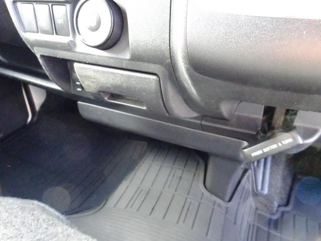 ハイエースバン 福祉車両 4WD ターボ リアリフト付き 車イス2台固定 8人乗り+2台 ストレッチャー固定装置 純正酸素ボンベ固定装置 点滴フック 寒冷地仕様2バッテリー 電動ステップ ドライブレコーダー(55枚目)