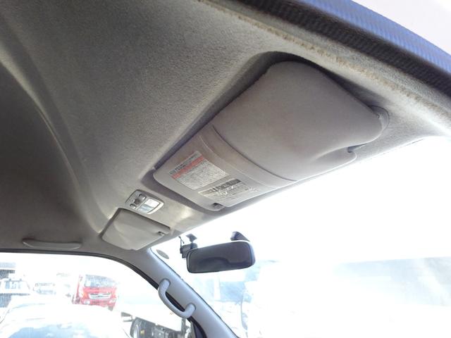 ハイエースバン 福祉車両 4WD ターボ リアリフト付き 車イス2台固定 8人乗り+2台 ストレッチャー固定装置 純正酸素ボンベ固定装置 点滴フック 寒冷地仕様2バッテリー 電動ステップ ドライブレコーダー(56枚目)