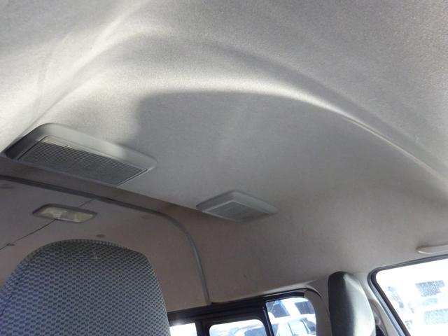 ハイエースバン 福祉車両 4WD ターボ リアリフト付き 車イス2台固定 8人乗り+2台 ストレッチャー固定装置 純正酸素ボンベ固定装置 点滴フック 寒冷地仕様2バッテリー 電動ステップ ドライブレコーダー(57枚目)