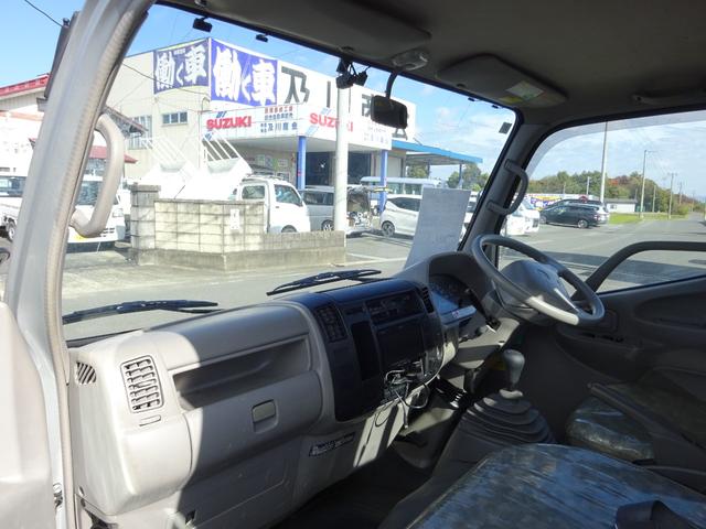 トヨエース 　４段クレーン　２．２ｔ吊り　平ボディー　２ｔ　５速マニュアル　ナビＴＶ　ドライブレコーダー　左側電動格納ミラー　フォグランプ　アウトリガー　小型トラック荷台内架装用ユニッククレーン　ＵＲＵ２２４（6枚目）