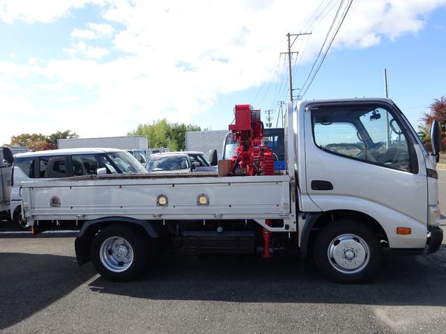 トヨエース 　４段クレーン　２．２ｔ吊り　平ボディー　２ｔ　５速マニュアル　ナビＴＶ　ドライブレコーダー　左側電動格納ミラー　フォグランプ　アウトリガー　小型トラック荷台内架装用ユニッククレーン　ＵＲＵ２２４（10枚目）