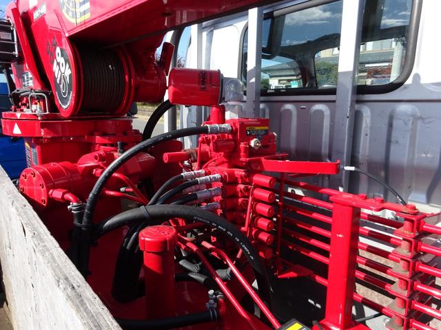 トヨエース 　４段クレーン　２．２ｔ吊り　平ボディー　２ｔ　５速マニュアル　ナビＴＶ　ドライブレコーダー　左側電動格納ミラー　フォグランプ　アウトリガー　小型トラック荷台内架装用ユニッククレーン　ＵＲＵ２２４（18枚目）