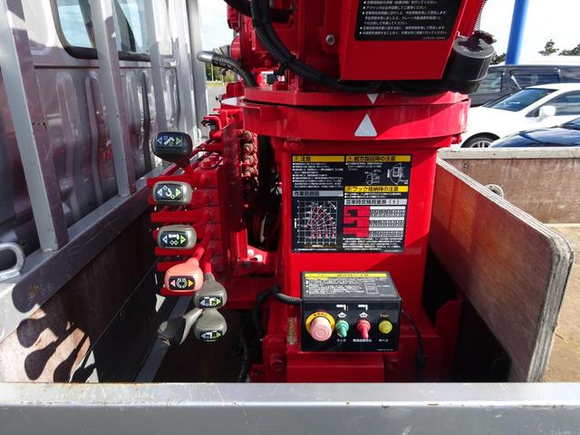 トヨエース 　４段クレーン　２．２ｔ吊り　平ボディー　２ｔ　５速マニュアル　ナビＴＶ　ドライブレコーダー　左側電動格納ミラー　フォグランプ　アウトリガー　小型トラック荷台内架装用ユニッククレーン　ＵＲＵ２２４（22枚目）