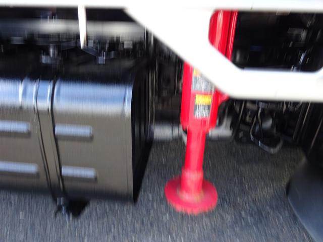 トヨエース 　４段クレーン　２．２ｔ吊り　平ボディー　２ｔ　５速マニュアル　ナビＴＶ　ドライブレコーダー　左側電動格納ミラー　フォグランプ　アウトリガー　小型トラック荷台内架装用ユニッククレーン　ＵＲＵ２２４（24枚目）