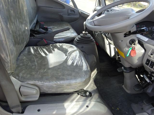 トヨエース 　４段クレーン　２．２ｔ吊り　平ボディー　２ｔ　５速マニュアル　ナビＴＶ　ドライブレコーダー　左側電動格納ミラー　フォグランプ　アウトリガー　小型トラック荷台内架装用ユニッククレーン　ＵＲＵ２２４（31枚目）