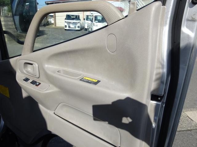 トヨエース 　４段クレーン　２．２ｔ吊り　平ボディー　２ｔ　５速マニュアル　ナビＴＶ　ドライブレコーダー　左側電動格納ミラー　フォグランプ　アウトリガー　小型トラック荷台内架装用ユニッククレーン　ＵＲＵ２２４（34枚目）