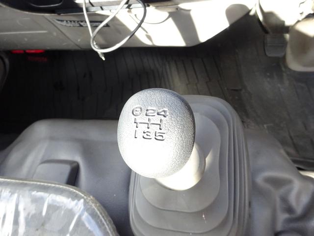 トヨエース 　４段クレーン　２．２ｔ吊り　平ボディー　２ｔ　５速マニュアル　ナビＴＶ　ドライブレコーダー　左側電動格納ミラー　フォグランプ　アウトリガー　小型トラック荷台内架装用ユニッククレーン　ＵＲＵ２２４（39枚目）