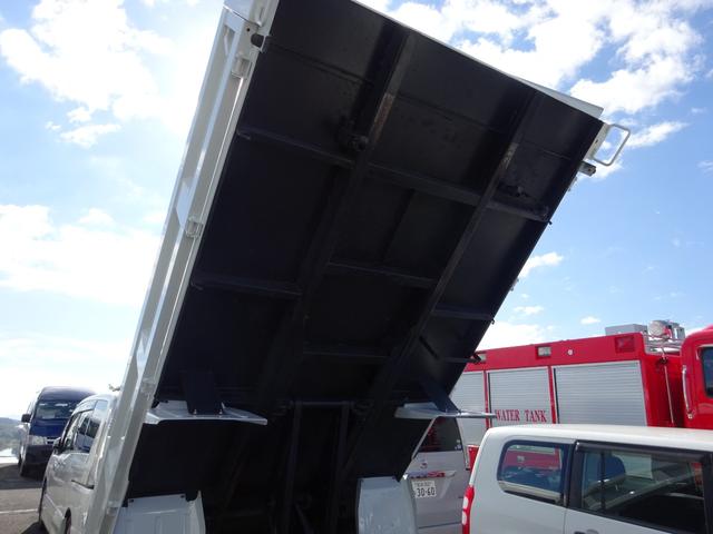 アトラストラック 　全低床　ダンプ　柱なし　２ｔ　５速マニュアル　新明和　ワンオーナー　左側電動格納ミラー　エアコン　パワステ　パワーウィンドウ　ドアバイザー（5枚目）