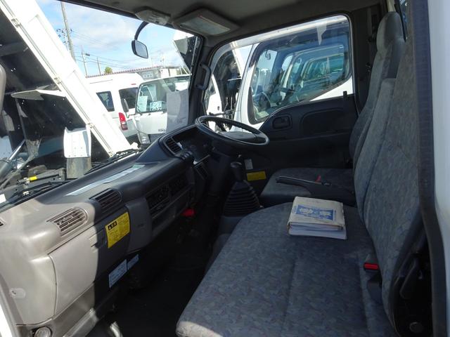 アトラストラック 　全低床　ダンプ　柱なし　２ｔ　５速マニュアル　新明和　ワンオーナー　左側電動格納ミラー　エアコン　パワステ　パワーウィンドウ　ドアバイザー（7枚目）