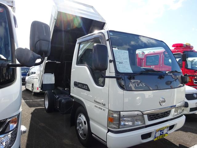 アトラストラック 　全低床　ダンプ　柱なし　２ｔ　５速マニュアル　新明和　ワンオーナー　左側電動格納ミラー　エアコン　パワステ　パワーウィンドウ　ドアバイザー（8枚目）