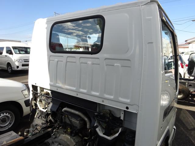 アトラストラック 　全低床　ダンプ　柱なし　２ｔ　５速マニュアル　新明和　ワンオーナー　左側電動格納ミラー　エアコン　パワステ　パワーウィンドウ　ドアバイザー（12枚目）