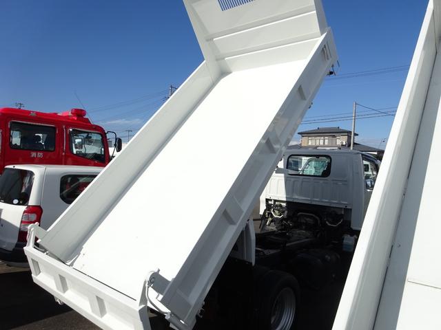 アトラストラック 　全低床　ダンプ　柱なし　２ｔ　５速マニュアル　新明和　ワンオーナー　左側電動格納ミラー　エアコン　パワステ　パワーウィンドウ　ドアバイザー（14枚目）
