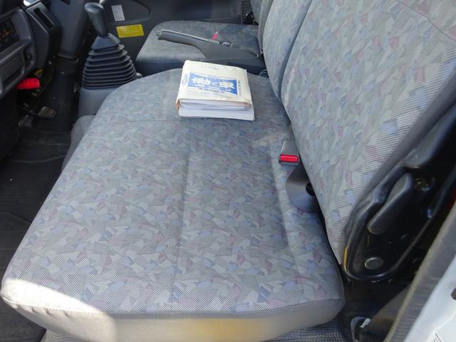 アトラストラック 　全低床　ダンプ　柱なし　２ｔ　５速マニュアル　新明和　ワンオーナー　左側電動格納ミラー　エアコン　パワステ　パワーウィンドウ　ドアバイザー（21枚目）