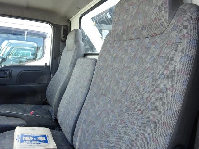 アトラストラック 　全低床　ダンプ　柱なし　２ｔ　５速マニュアル　新明和　ワンオーナー　左側電動格納ミラー　エアコン　パワステ　パワーウィンドウ　ドアバイザー（22枚目）