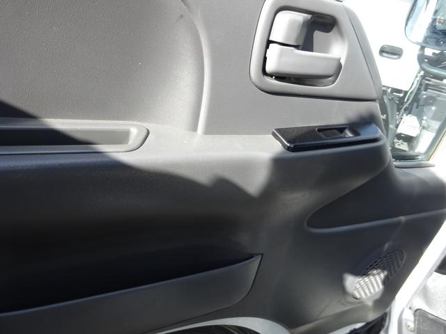 アトラストラック 　全低床　ダンプ　柱なし　２ｔ　５速マニュアル　新明和　ワンオーナー　左側電動格納ミラー　エアコン　パワステ　パワーウィンドウ　ドアバイザー（23枚目）