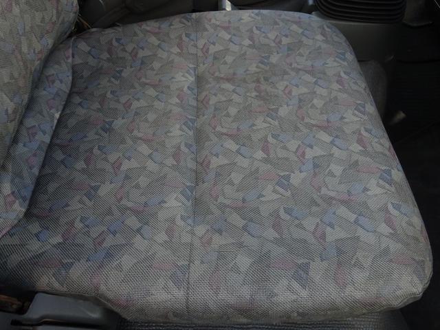 アトラストラック 　全低床　ダンプ　柱なし　２ｔ　５速マニュアル　新明和　ワンオーナー　左側電動格納ミラー　エアコン　パワステ　パワーウィンドウ　ドアバイザー（27枚目）