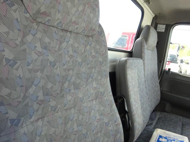 アトラストラック 　全低床　ダンプ　柱なし　２ｔ　５速マニュアル　新明和　ワンオーナー　左側電動格納ミラー　エアコン　パワステ　パワーウィンドウ　ドアバイザー（28枚目）