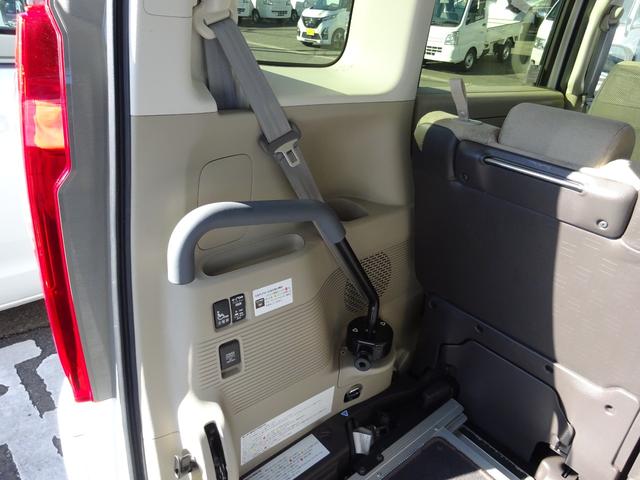 Ｎ－ＢＯＸ Ｇ　福祉車両　４ＷＤ　リア車イス用スロープ　ウインチ付き　リモコン付き　スローパー　左側オートステップ　ナビ　スマートキー　ぷシートヒーター　ケンウッド　ＵＳＢ・ｉＰｏｄレシーバー　Ｕ３３０ＭＳ（31枚目）