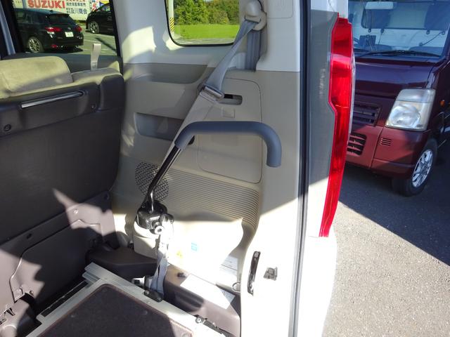 Ｎ－ＢＯＸ Ｇ　福祉車両　４ＷＤ　リア車イス用スロープ　ウインチ付き　リモコン付き　スローパー　左側オートステップ　ナビ　スマートキー　ぷシートヒーター　ケンウッド　ＵＳＢ・ｉＰｏｄレシーバー　Ｕ３３０ＭＳ（32枚目）